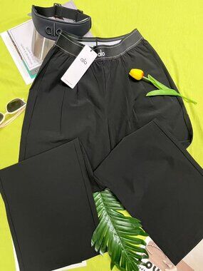 🍕Brand new with tags  Alo Yoga Suit Up yoga pants🚇30-inch inseam